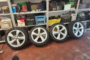 Treno compl. cerchi 17" gomme invernali 215 45 r17