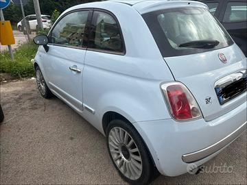 500 Fiat con tettuccio panoramico