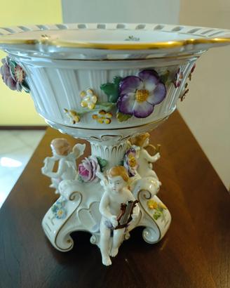 alzata in ceramica smaltata di Capodimonte