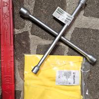 kit auto chiave, giubbino e triangolo mai usati