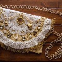 Borsa in paglia a tracolla ornata a mano col. crem