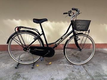 Bicicletta da città nera