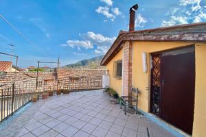 Appartamento con terrazzo e giardino