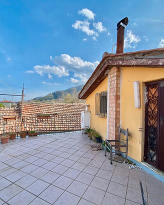 Appartamento con terrazzo e giardino