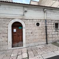 Casa indipendente , garage, spazio all'aperto