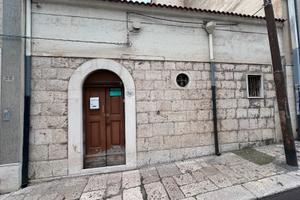 Casa indipendente , garage, spazio all'aperto