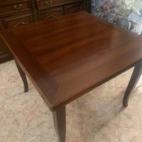 tavolo da cucina con sedie