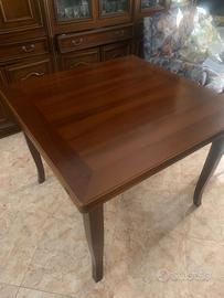 tavolo da cucina con sedie