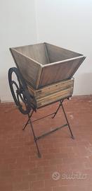 Cimelio Antico per la vendemmia, restaurato.