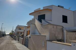 Pescoluse con posto auto interno