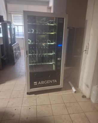 distributore automatico  snack e bevande 