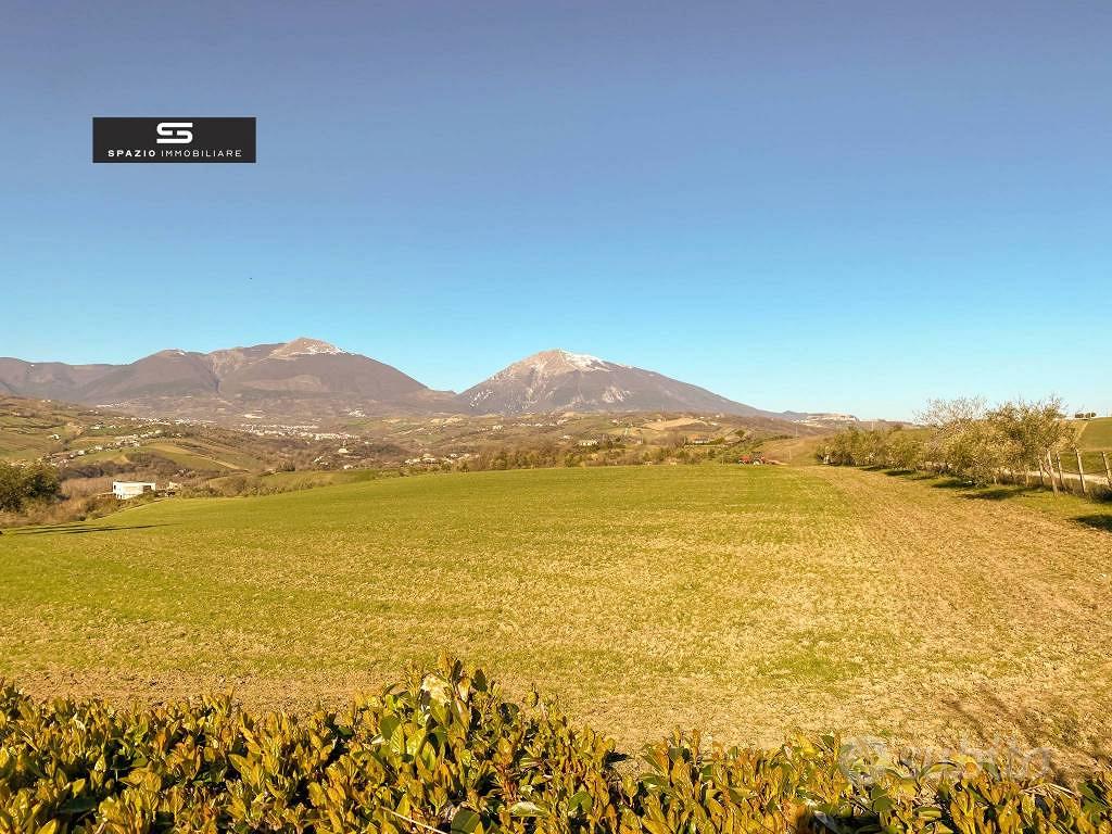 Terreno di 267100 m² a Campli - Vista 2