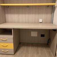 Scrivania/cassettiera/mensola