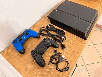 PlayStation 4 (PS4) + 2 Controller e Cavi 