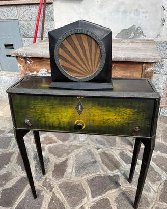 Radio a valvole  vecchia