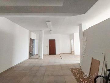 Magazzino ampio a soli 5 km da Cuneo