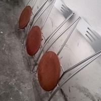 Sedie in metallo e legno