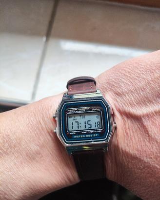 orologio digitale alla moda