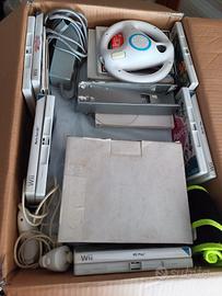 Win completa di giochi, joystick, e altri accessor
