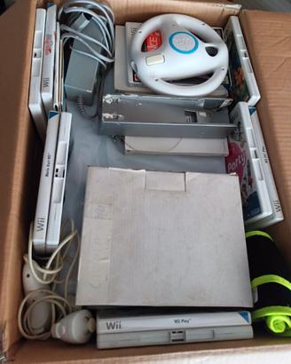 Win completa di giochi, joystick, e altri accessor
