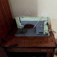 Macchina da cucire Necchi 267 completa di mobile