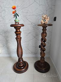 Colonne in legno lavorate a mano