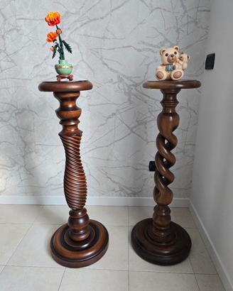 Colonne in legno lavorate a mano