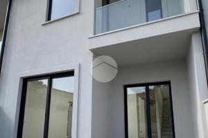 VILLA A SCHIERA A SANT'ARPINO