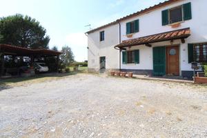 CASA SEMINDIPENDENTE A LARCIANO