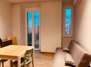 Caffarella bilocale adiacente metro a