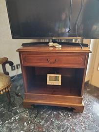 Piccolo mobile legno TV/comodino