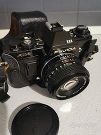 2 macchine fotografiche e teleobiettivo