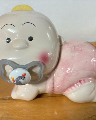 Salvadanaio bebè neonato con ciuccio vero