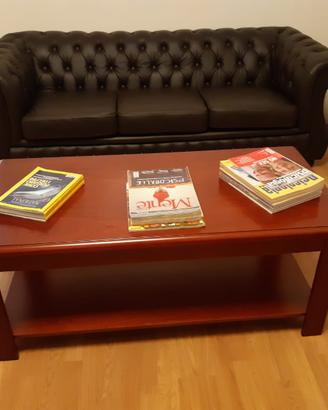 Tavolino basso per sala d'attesa in legno