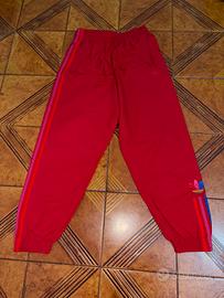 Due pantaloni tuta adidas e nike