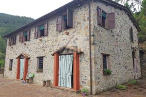 Rustico / Casale di 32420 m² con più di 5 locali e
