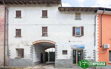 3 LOCALI CON RISTORANTE