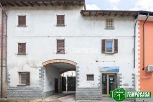 3 LOCALI CON RISTORANTE