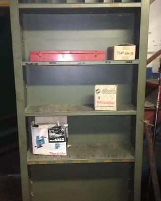 Scaffali armadi officina ricambi e minuteria