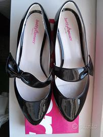 Mary Jane basse vernice nero Betty Flowers