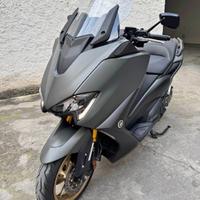 TMAX 560