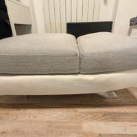 Pouf/chaise longue PoltroneSofà bianco e grigio