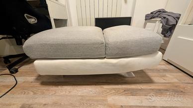Pouf/chaise longue PoltroneSofà bianco e grigio