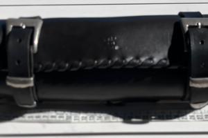 Barilotto in cuoio fatto a mano per moto custom
