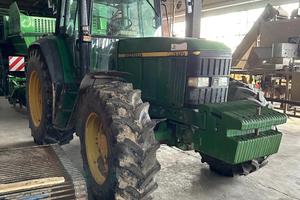 John Deere 6910