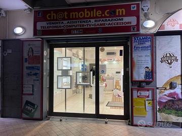 Arredamento completo x negozio di telefonia €5000