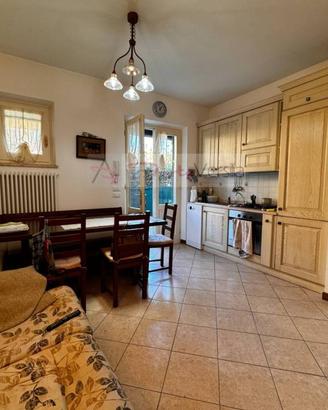 Villa di 160 m² con più di 5 locali e box auto a F