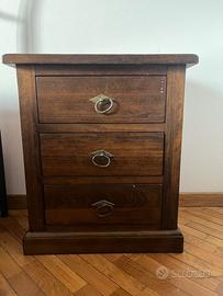 2 comodini in legno con 3 cassetti