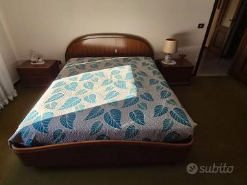 camera completa, letto, due comodini e cassettiera