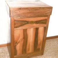 Mobili realizzati a mano in noce massiccio